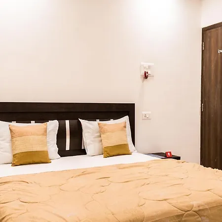 Oyo 3463 Arista Apartments
