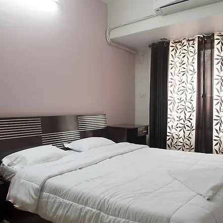 Madam Re Hospitality - Suncity - Powai - Apartment