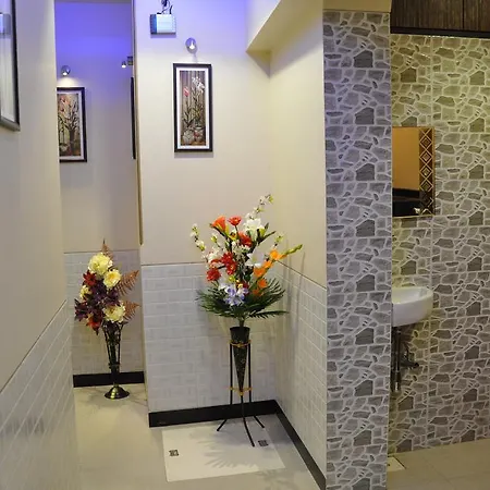 Planet Plaza Hotel 2*