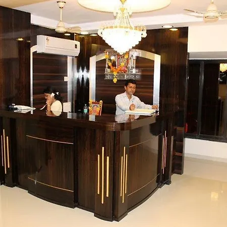 Daisy Residency Hotel 3*