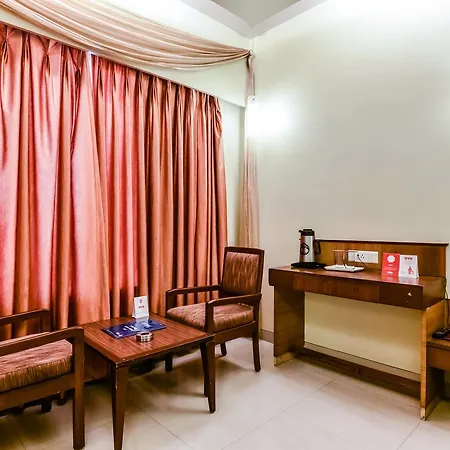 Dhiraj Hotel 3*