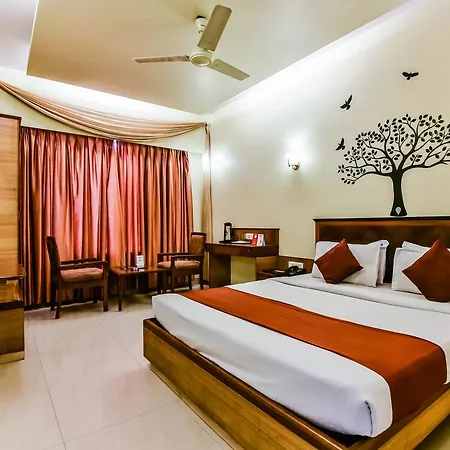 Dhiraj Hotel 3*