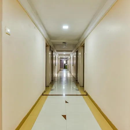 Dhiraj Hotel 3*