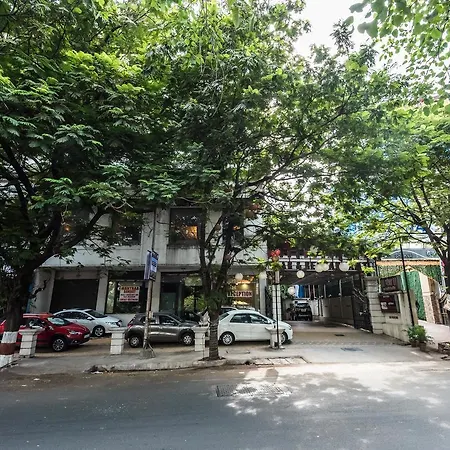 Dhiraj Hotel 3*
