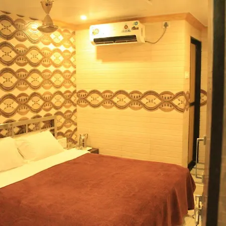Al Ahad Hotel *