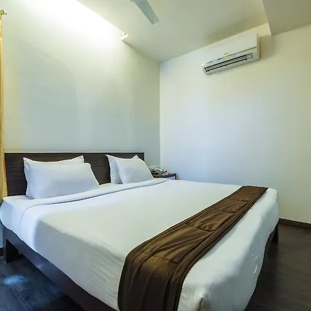 Hotel Fabhotel Savoy Airport 3*