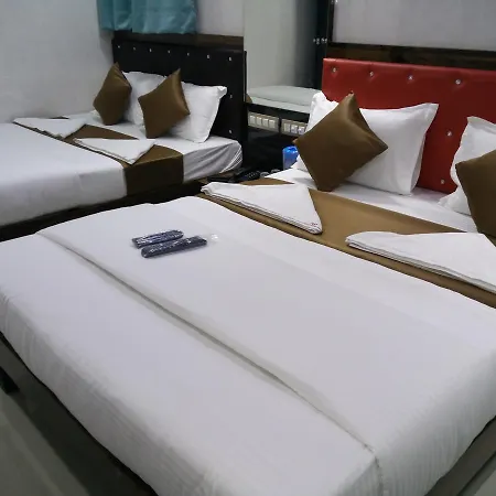 Hotel Oyo 7481 Plaza 2*