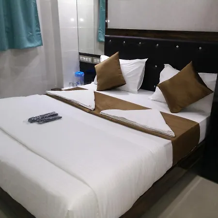 Hotel Oyo 7481 Plaza 2*