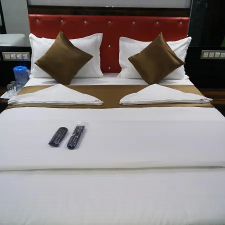 Hotel Oyo 7481 Plaza Mumbai