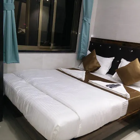 Oyo 7481 Plaza Hotel