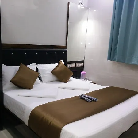 Oyo 7481 Plaza Hotel