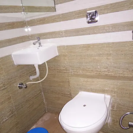 Oyo 7481 Plaza Hotel 2*