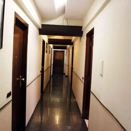 Hotel Sukh 3*
