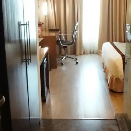 Hotel Ramada Powai & Convention Centre 5*