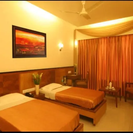 Dhiraj Hotel 3*