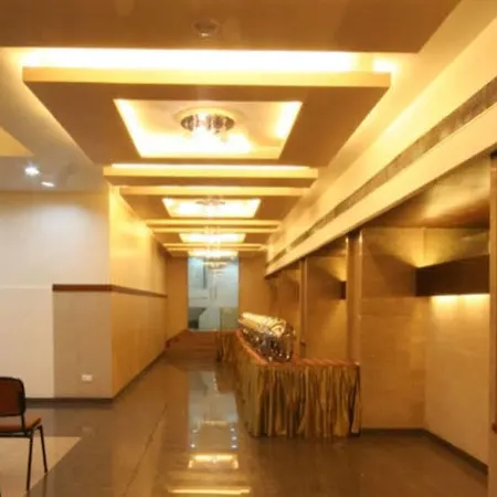 Dhiraj Hotel 3*