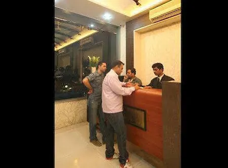 Hotel Dhiraj 3*