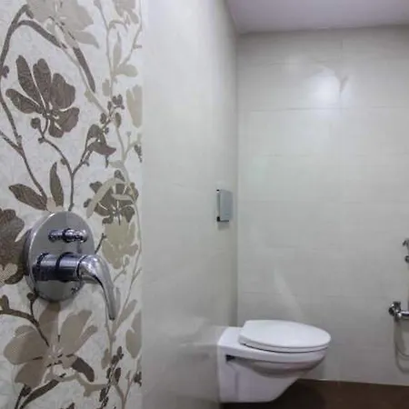 Hotel Oyo 23656 Parimeet 3*