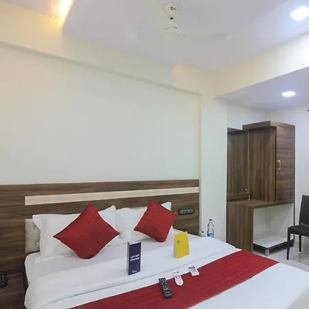 Hotel Oyo 23656 Parimeet 3*