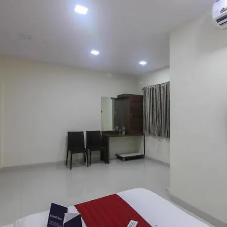Oyo 23656 Parimeet Hotel 3*