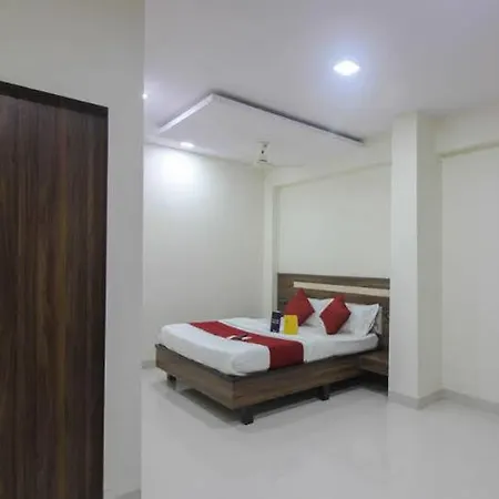 Hotel Oyo 23656 Parimeet Mumbai