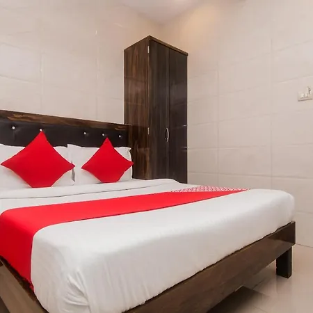 Oyo 7481 Plaza Hotel