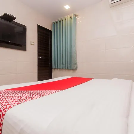 Hotel Oyo 7481 Plaza 2*