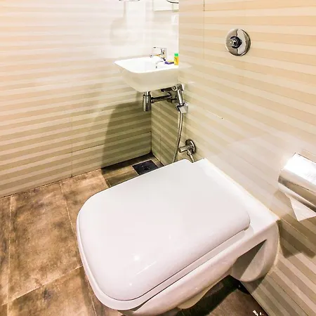 Fabhotel Rk International - Nr International Airport