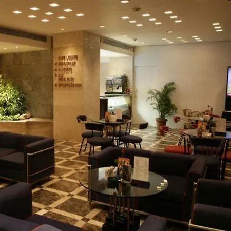 Hotel Kohinoor Continental, Airport