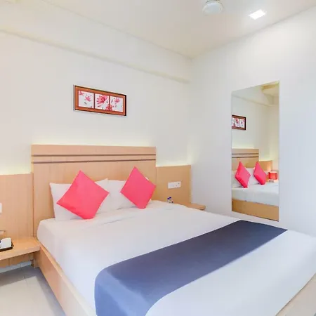 Capital O 45076 Vegas Residency Deluxe Hotel 3*