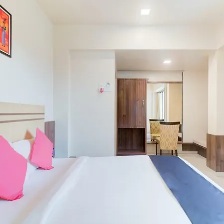 Capital O 45076 Vegas Residency Deluxe 3*