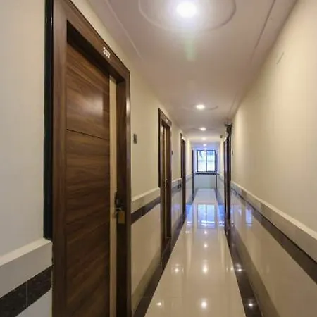Oyo 23656 Parimeet Hotel