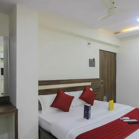 Hotel Oyo 23656 Parimeet Mumbai