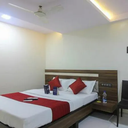 Oyo 23656 Parimeet Hotel