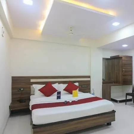 Hotel Oyo 23656 Parimeet 3*
