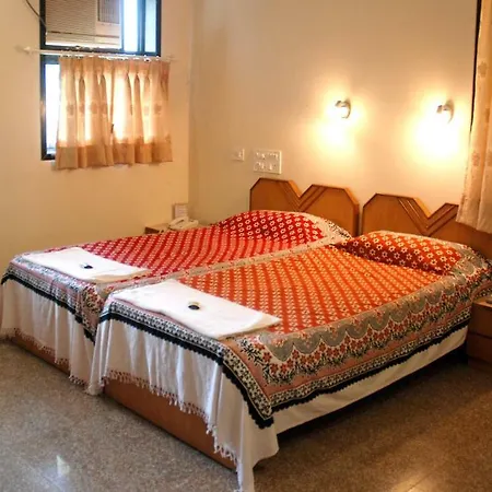 Hotel Ywca International Centre 3*