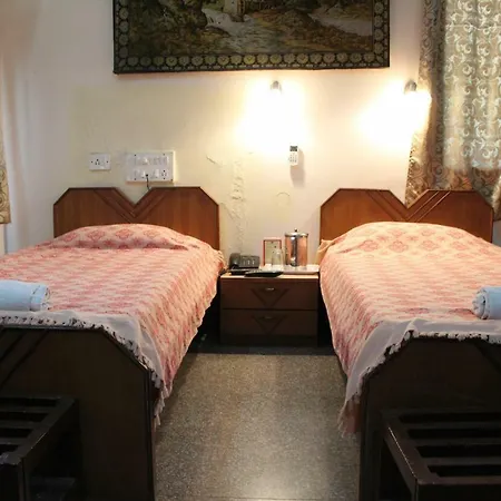 Hotel Ywca International Centre 3*