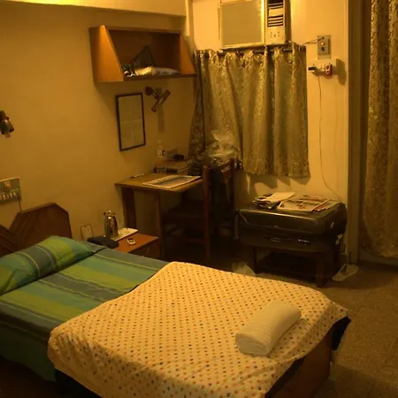 Hotel Ywca International Centre 3*
