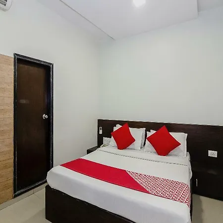Hotel Oyo 3630 Ajwa 3*