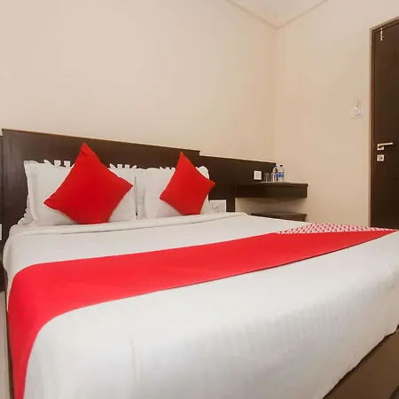 Oyo 23656 Parimeet Hotel