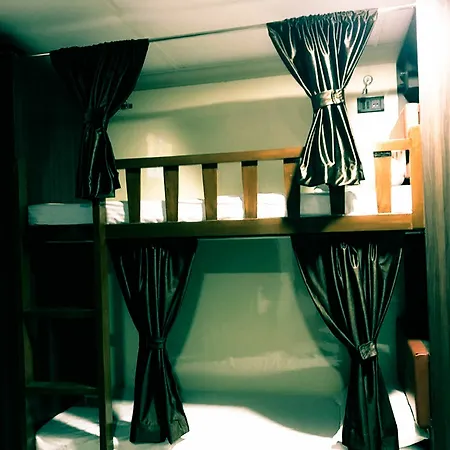 Ayat Asalpha Metro Hostel