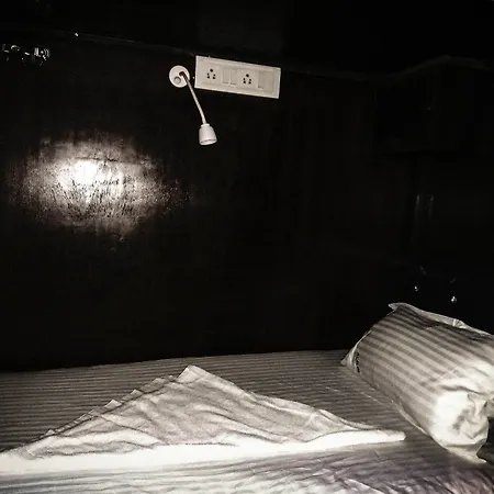 Ayat Asalpha Metro Hostel Mumbai