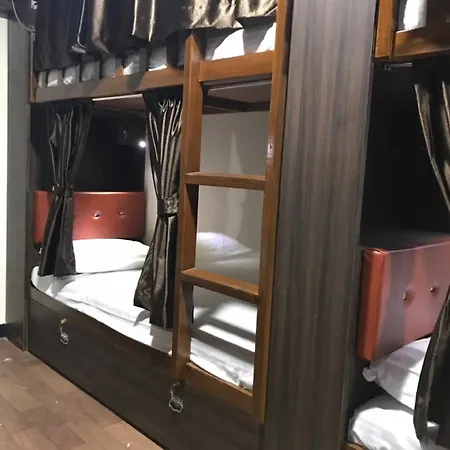 Ayat Asalpha Metro Hostel *