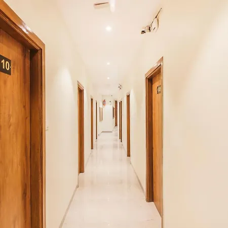 Hotel Deluxe Residency 3*