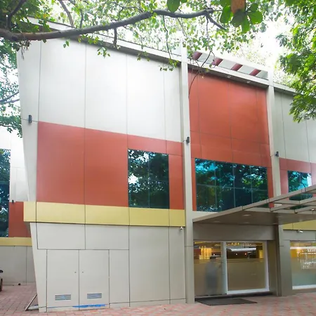 Treebo Amber International Airport T2 Hotel