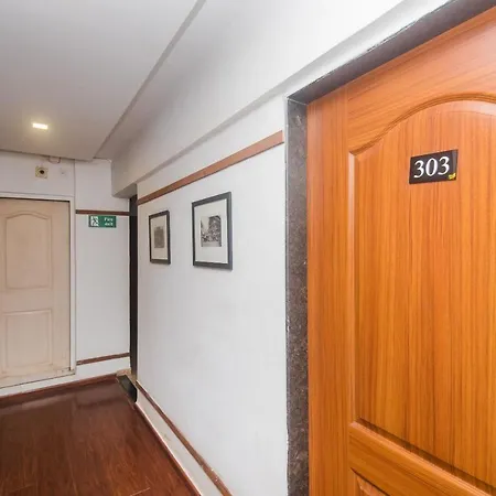 Oyo 3762 Swamini Niwas Hotel 3*