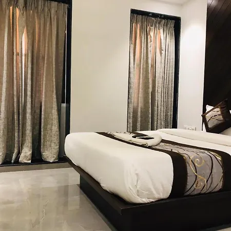 Flora - Hotel 3*