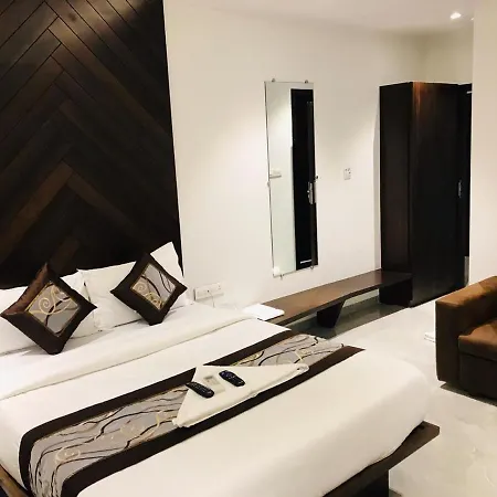 Hotel Flora - 3*