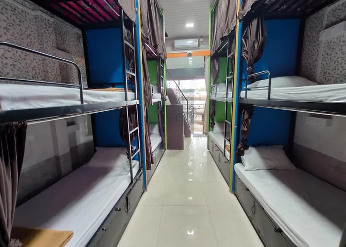 Rameshwar Dormitories - Vile Parle Highway