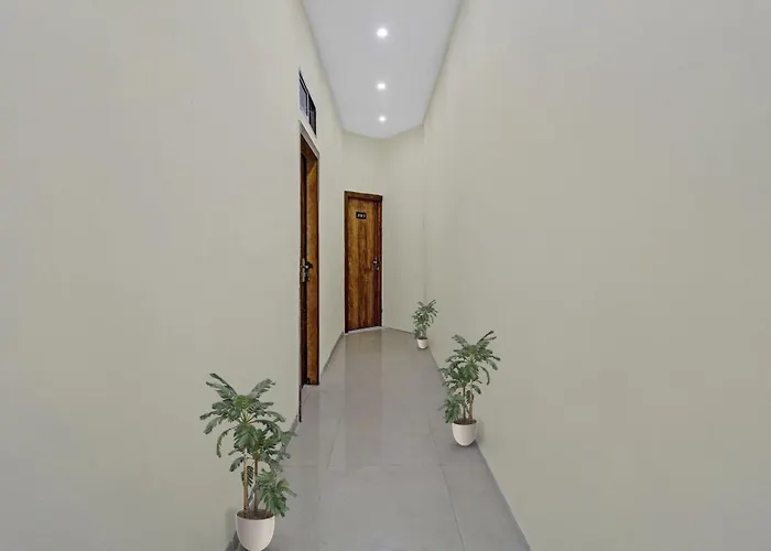 Hotel O The Mumbai Inn Near Chhatrapati Shivaji International Airport